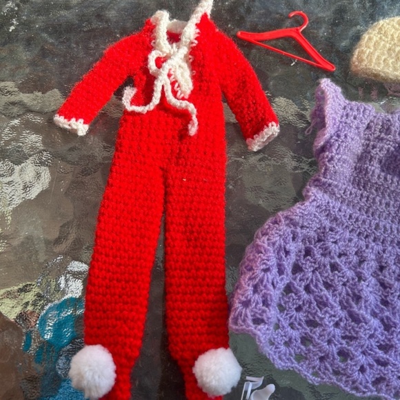 Vintage 70’s Barbie doll knit clothing and accessories. Excellent condition. - Picture 2 of 5